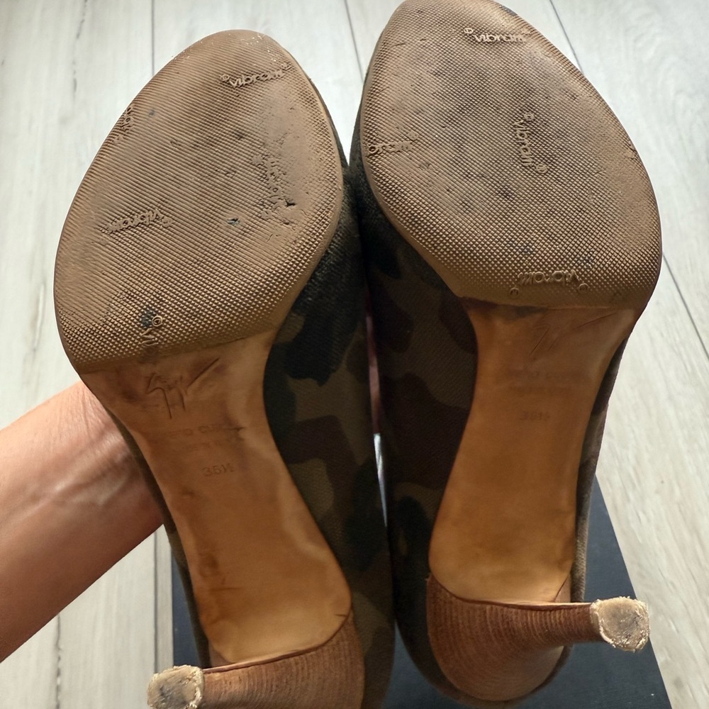 Giuseppe Zanotti Camouflage Peep-Toe pumps. Size 36.5 - Picture 5 of 9